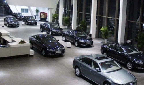 國內最大汽車經銷商賣地求生，店員工資數月未發，行業危機凸顯